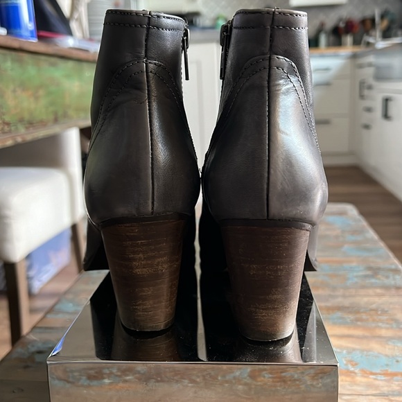 Steve Madden Chelsea So Good Western Booties, SZ 8 - Picture 4 of 11